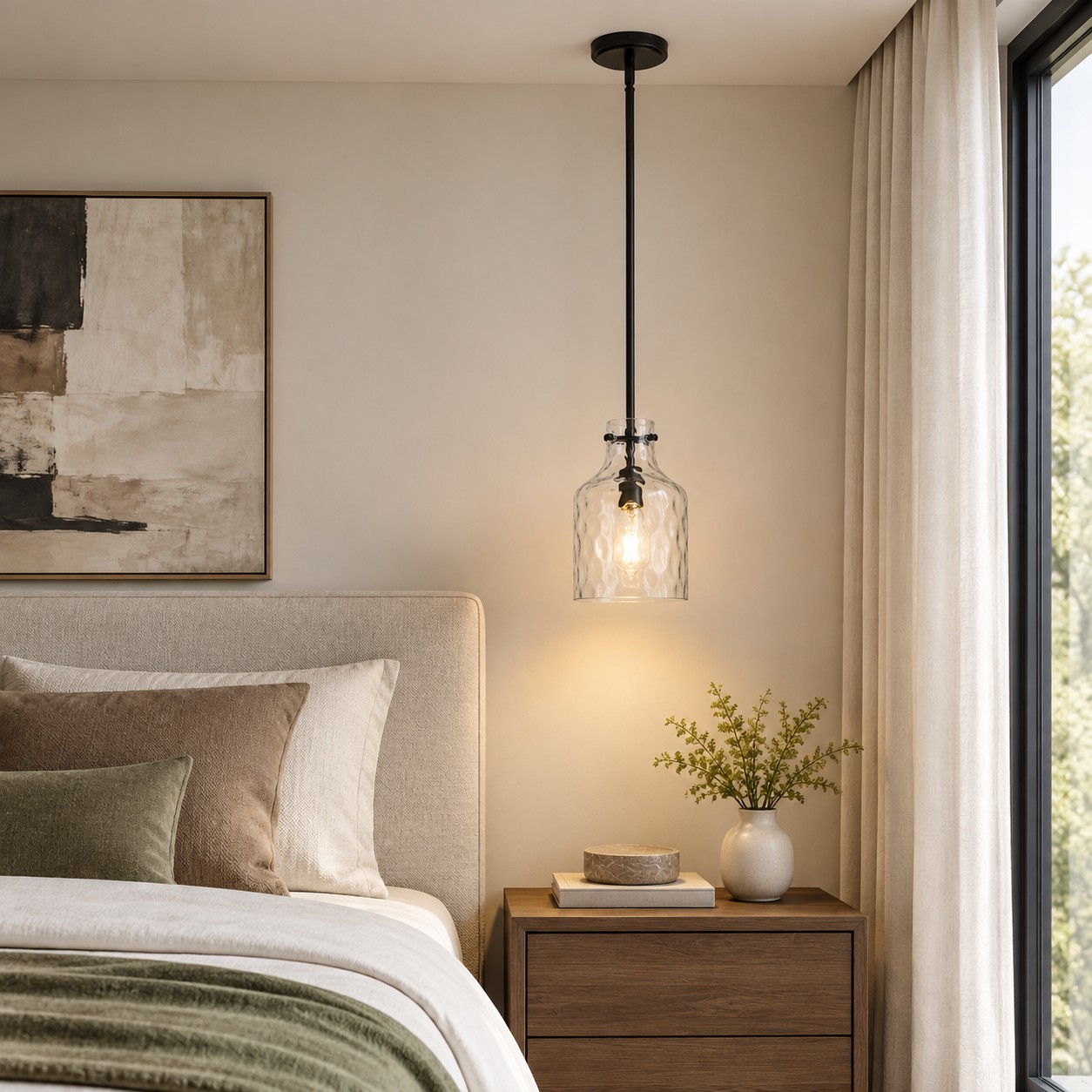 Lámpara colgante de cristal en un dormitorio